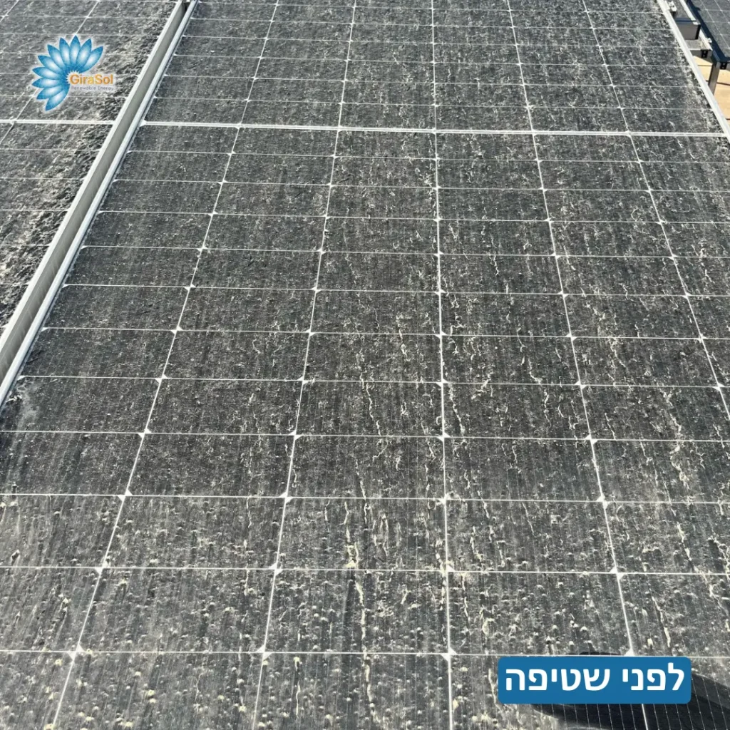 פאנל סולארי עם שאריות בוץ ולכלוך לאחר מערכת גשם